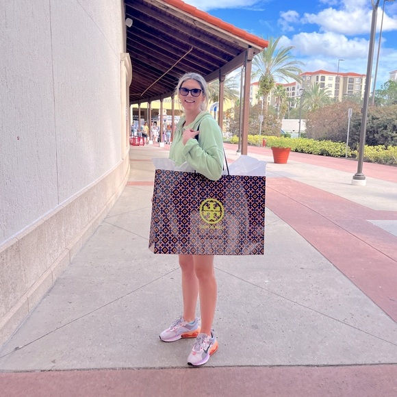 Meet your Posher, Katie - Picture 4 of 6